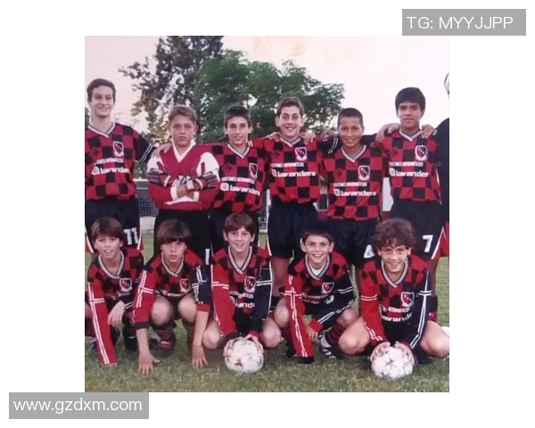 足球明星老男孩重聚视频回顾昔日辉煌与激情瞬间的感人故事